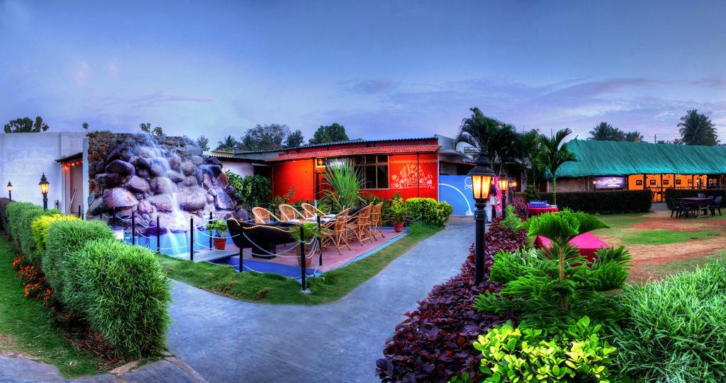 Hotel By The Way Mysore Exterior foto