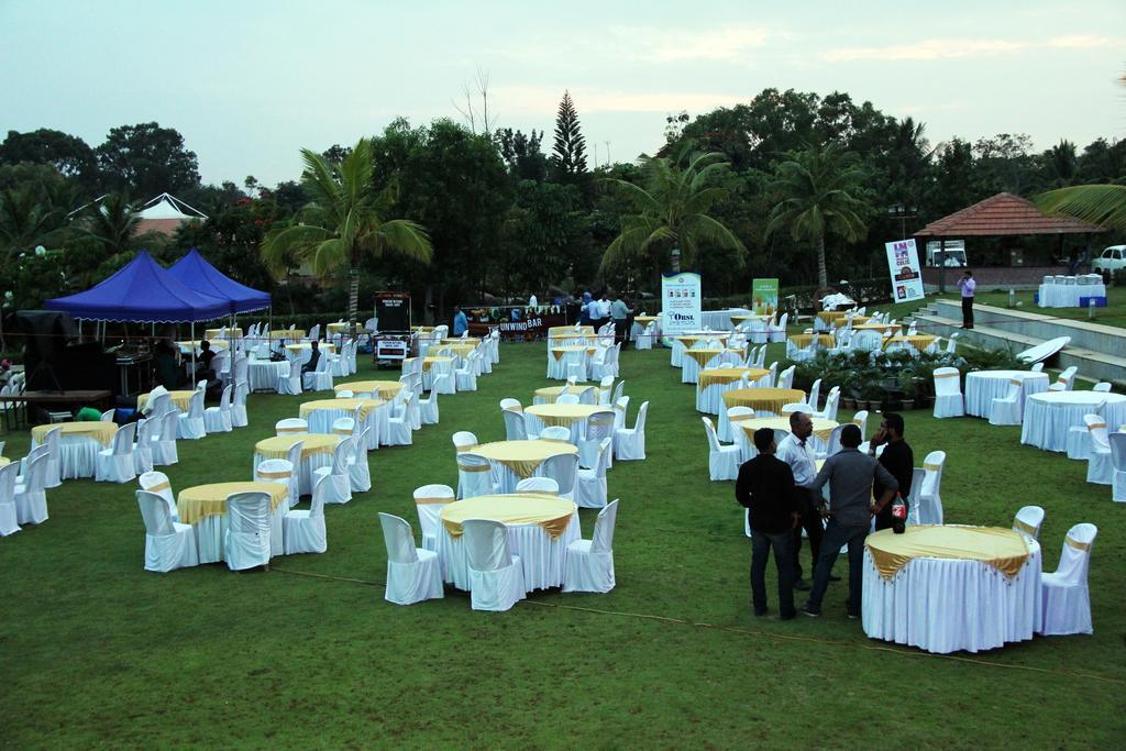Hotel By The Way Mysore Exterior foto