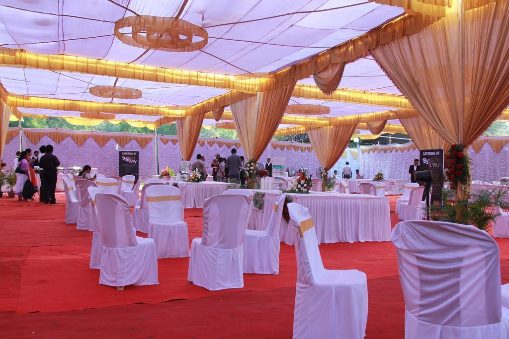 Hotel By The Way Mysore Exterior foto