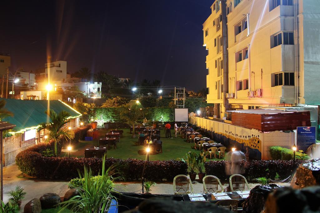 Hotel By The Way Mysore Exterior foto